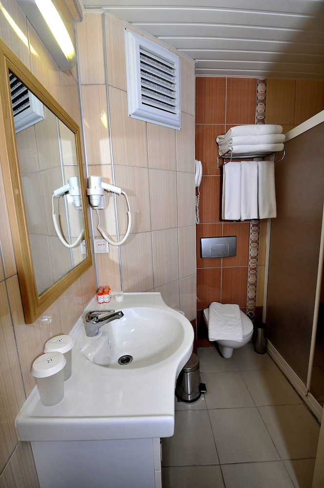 Ramira Beach Hotel 36/37
