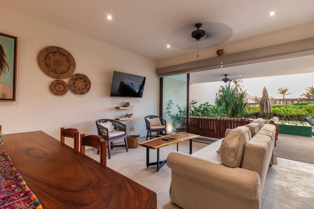 Marea Beachfront Villas 33/50
