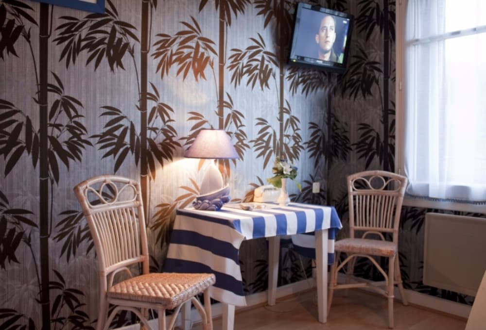 HOTEL LES TILLEULS 24/28