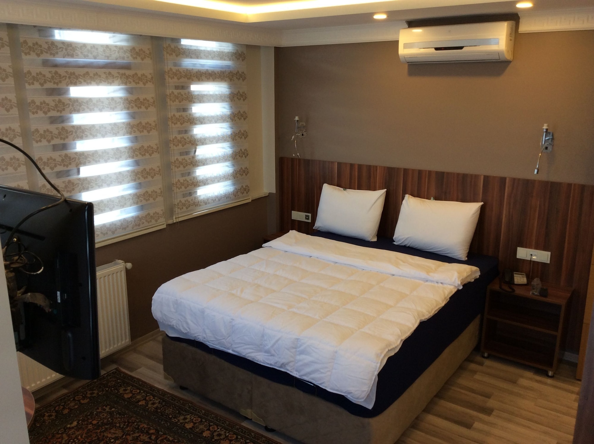 DELUXE, SUITE