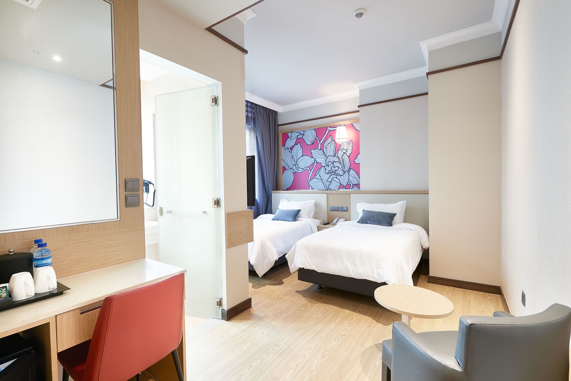 EXECUTIVE, TWIN BEDS