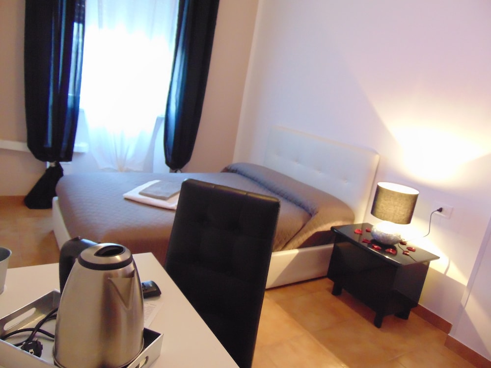ROOM, SINGLE, DOUBLE BED