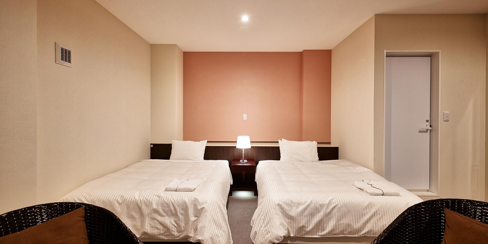 ROOM, TWIN BEDS