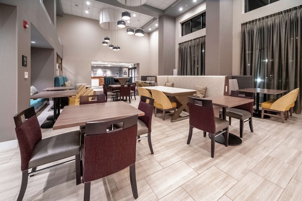 Hampton Inn and Suites Santa Maria 34/48