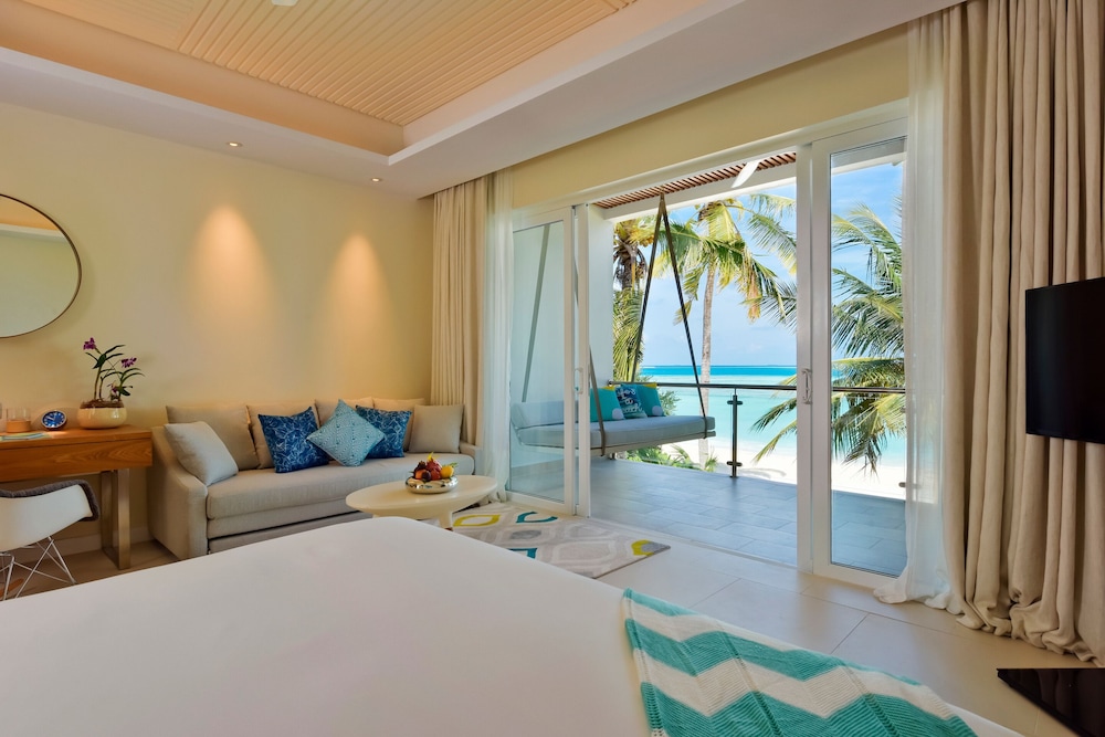 2 Bedrooms, Sky, Family Suite, 2 King Beds, Sofa