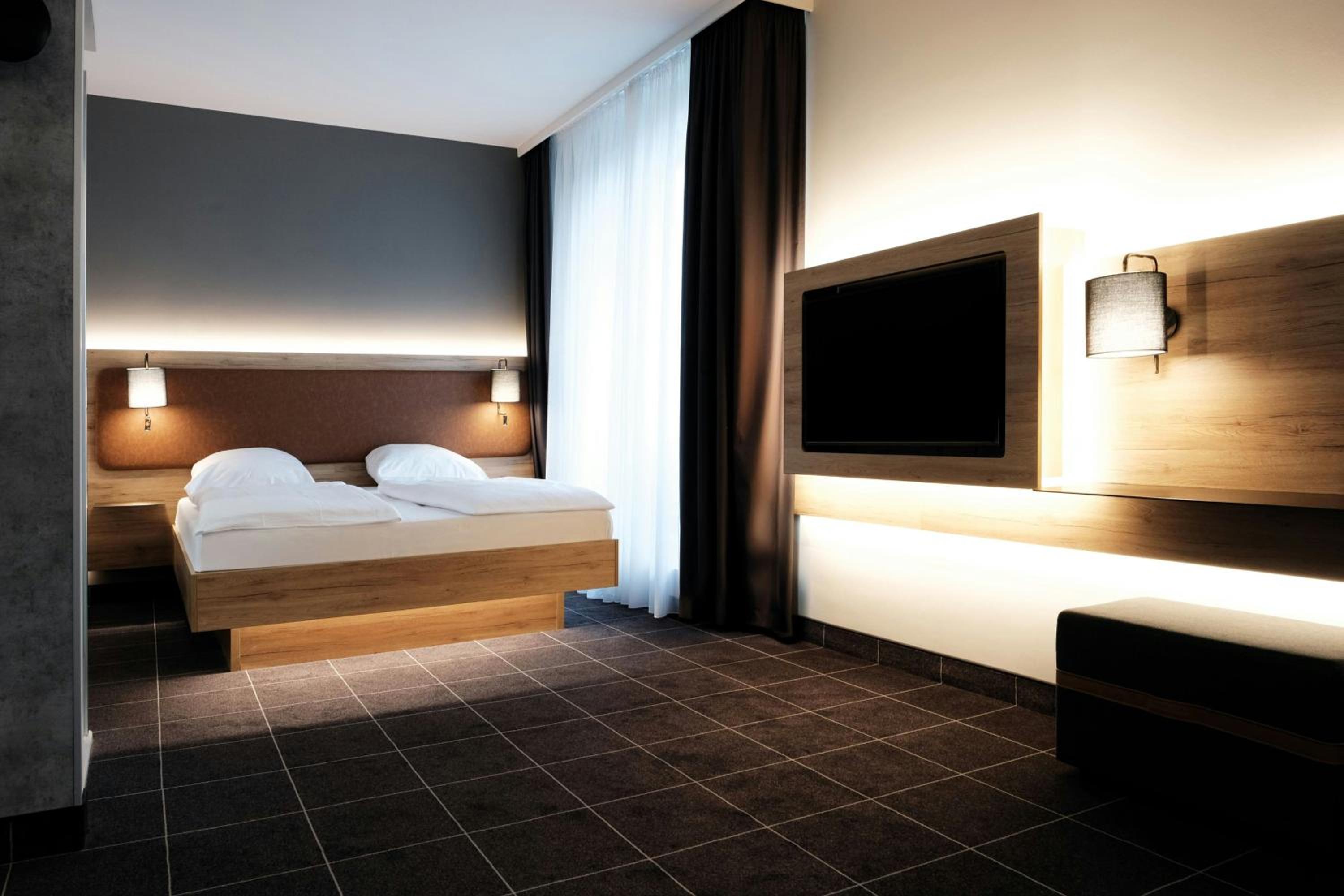 غرفة كبيرة بسرير كوين مع أريكة، FOUR POINTS FLEX by Sheraton Ratingen Dusseldorf Airport 6/10