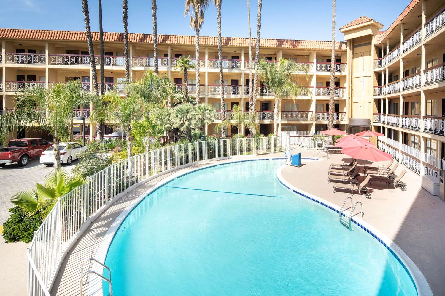 Ramada by Wyndham Burbank Airport 43/51
