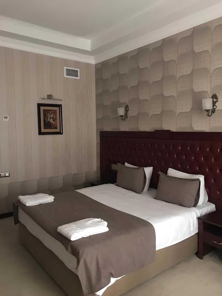 Capitol Hotel 14/50