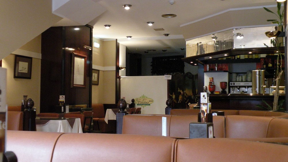 Gran Hotel Paraiso 23/65
