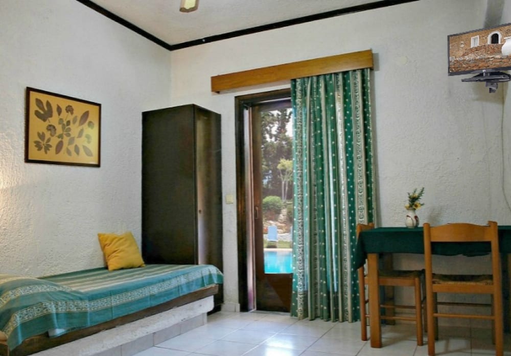 Iliostasi Beach Apartments 22/46