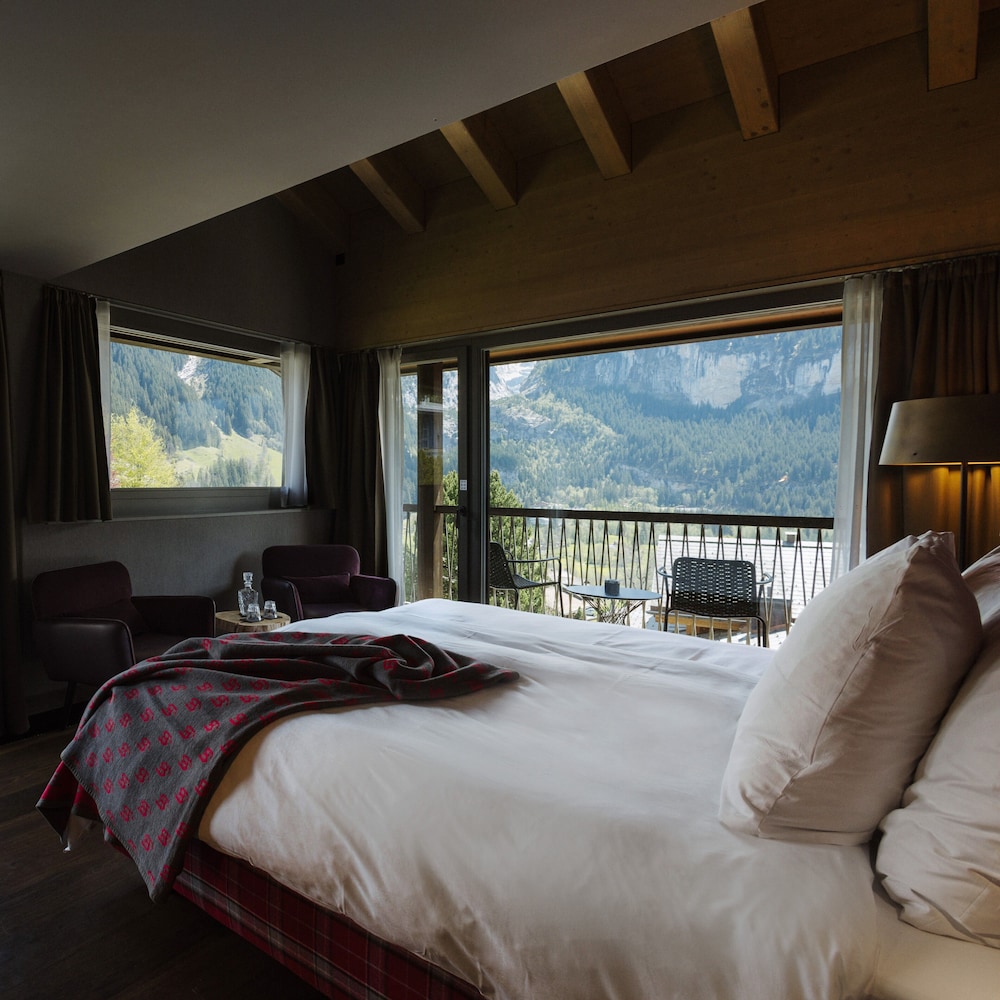 Deluxe, King Bed, Eiger View, Corner