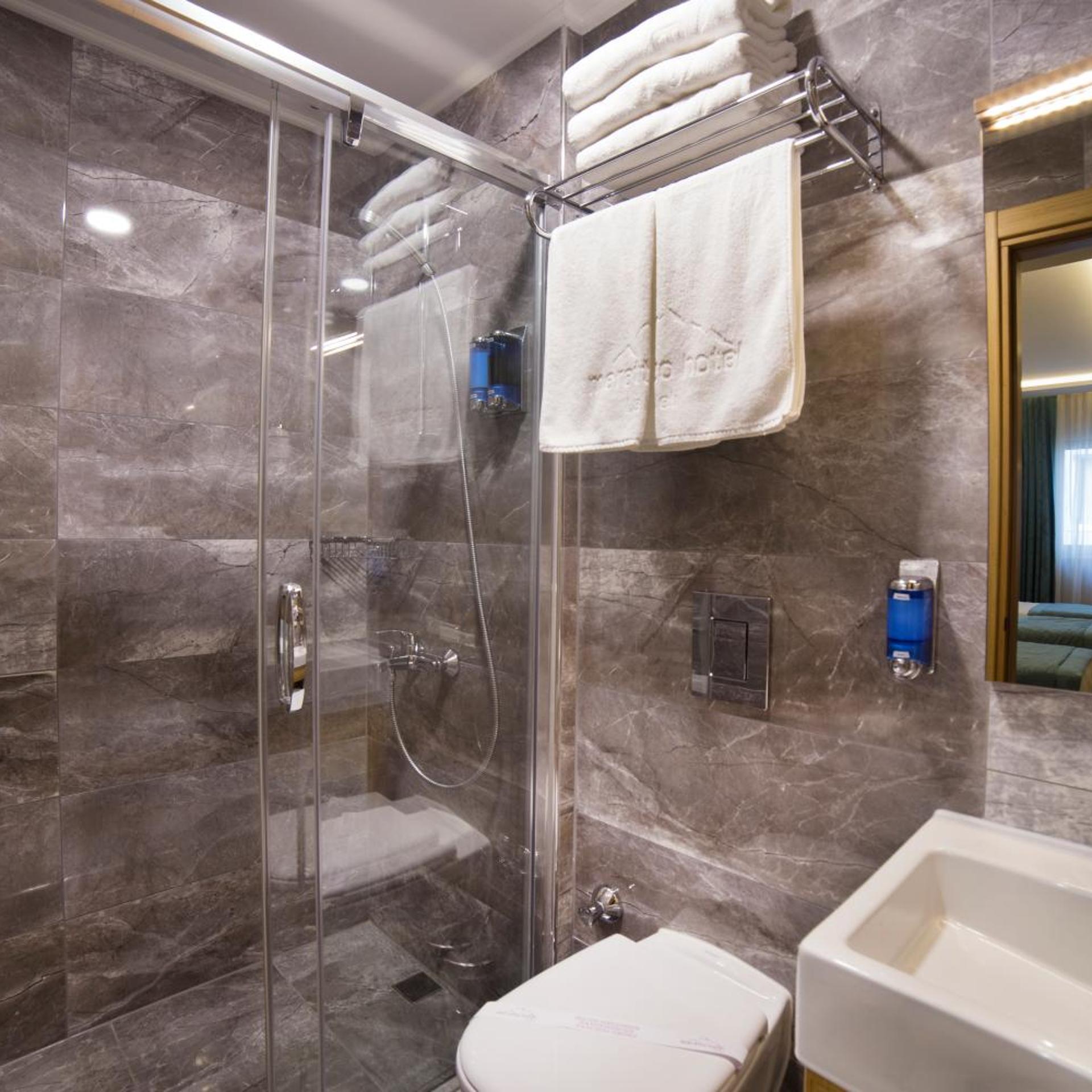 Room, King Bed, The Meretto Hotel Laleli 4/4