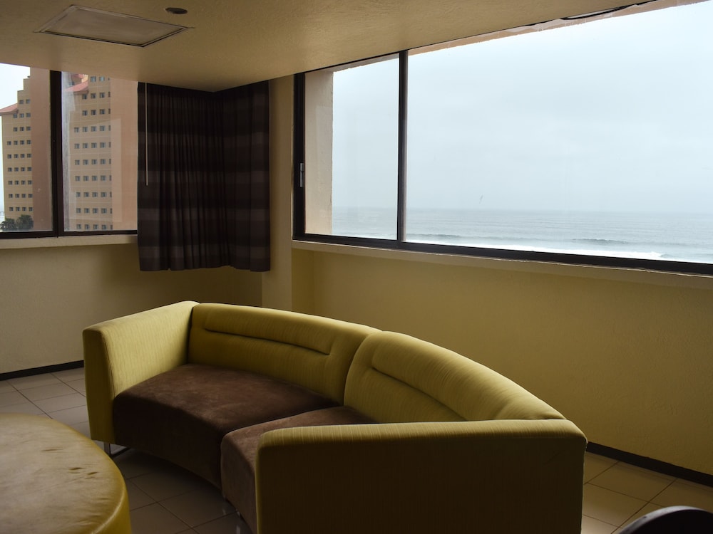 Corona Plaza Hotel 49/70