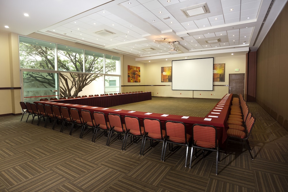 Excellence Express & Suites San Juan Del Rio 26/39