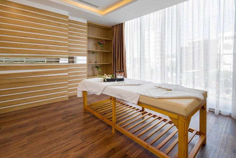 CN Palace hotel 24/67