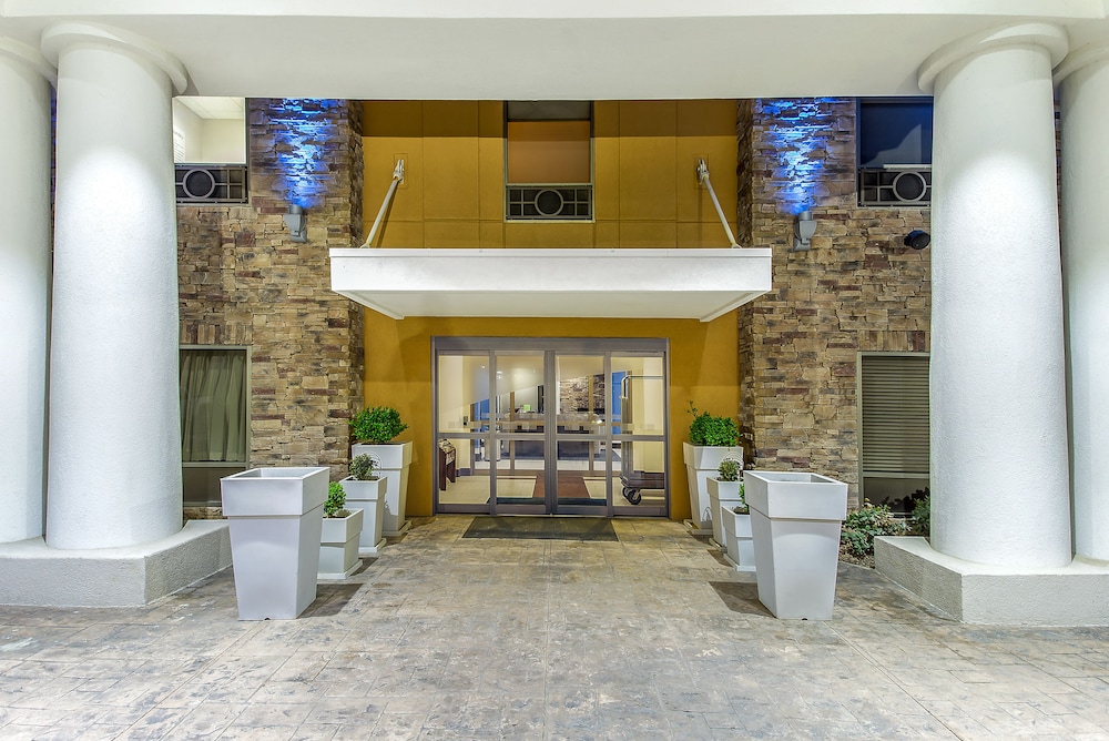 Holiday Inn Express Hotel and Suites Morristown 15/49