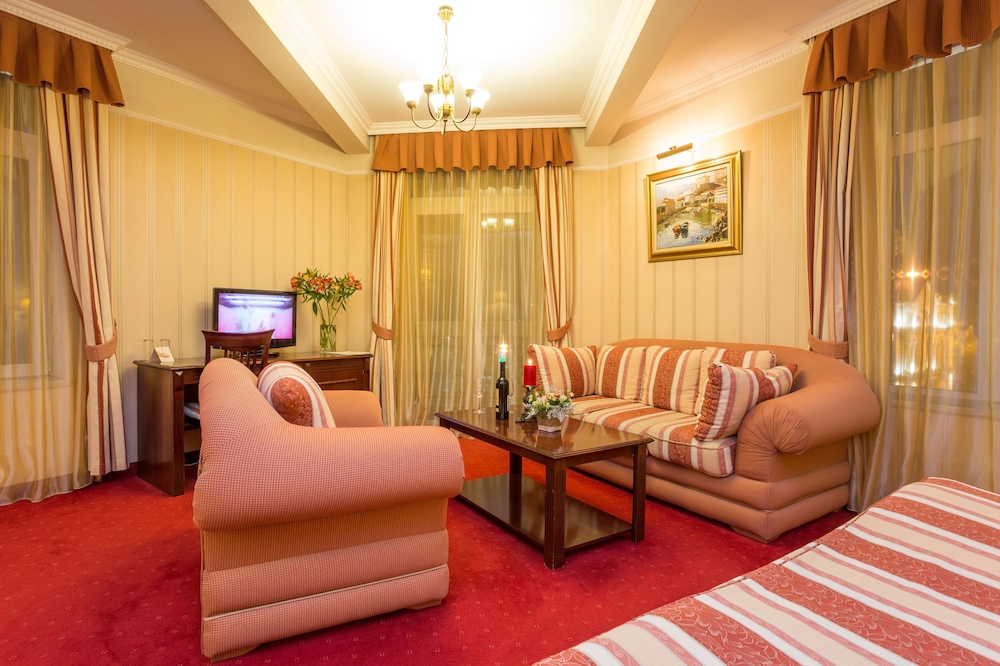 Splendid Hotel 28/50