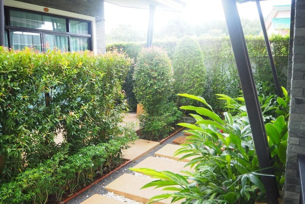 JINDA RESORT 48/53