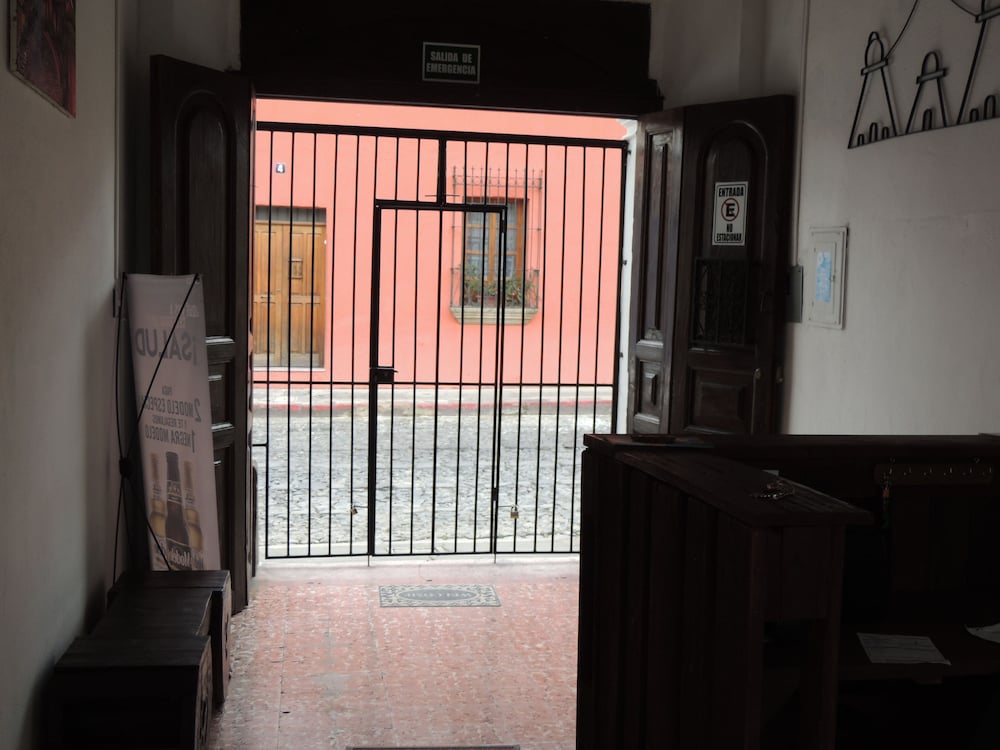 Feathers Hotel And Lounge - Hostel 5/60
