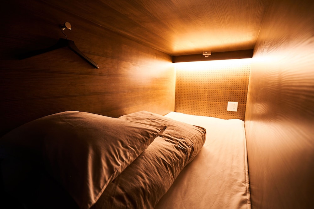 AND HOSTEL HOMMACHI EAST 37/69