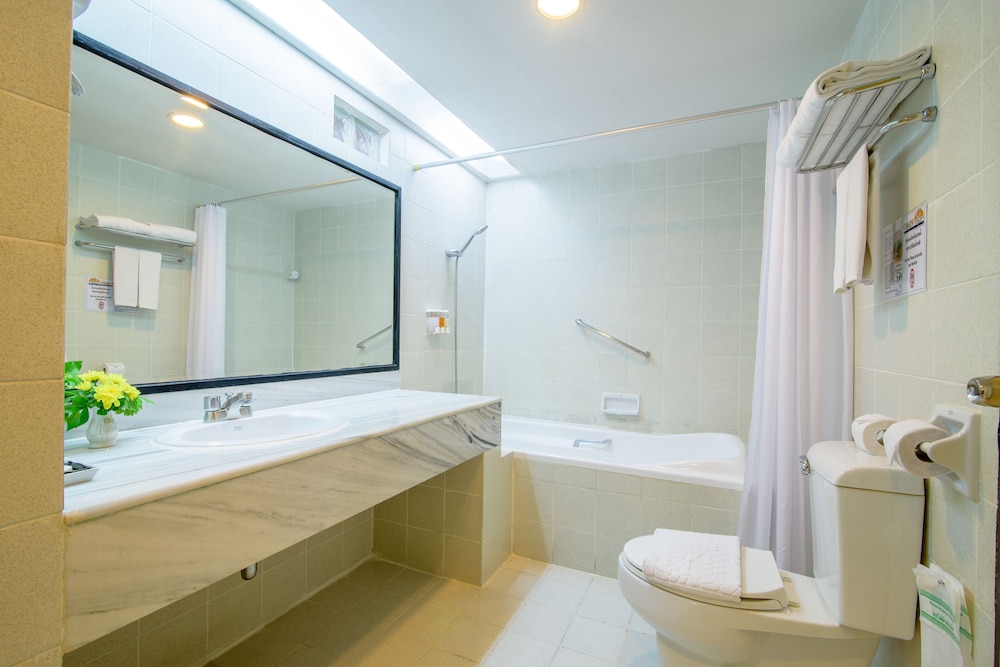 Golden Beach Cha Am Hotel 49/50