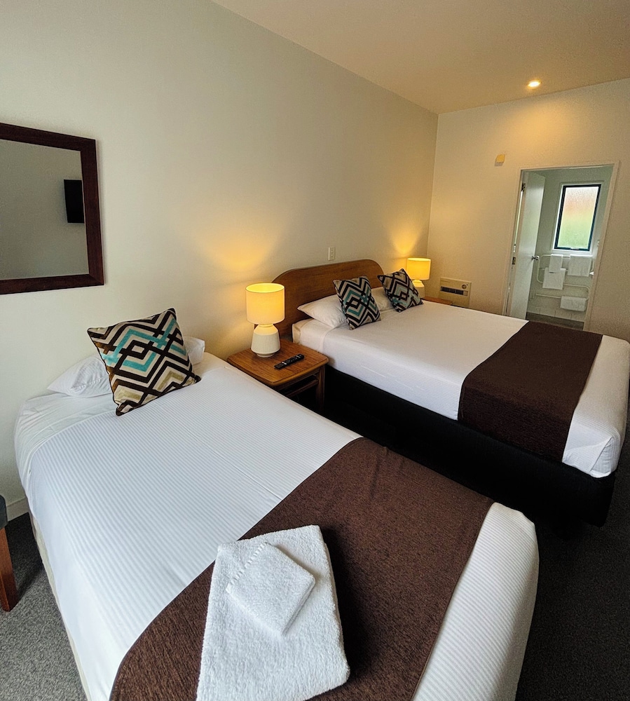 EXECUTIVE, STUDIO, KING BED