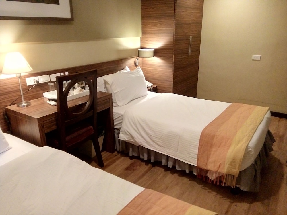Ciudad Fernandina Hotel 11/69