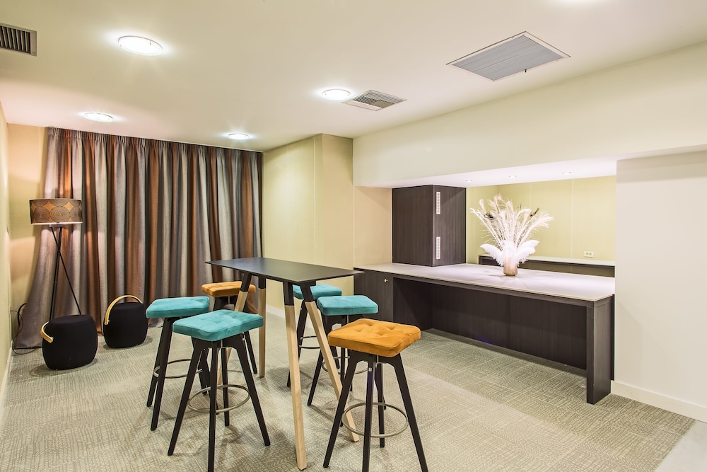 Stratos Hotel Athens, Vassilicos House of Hospitality 33/39