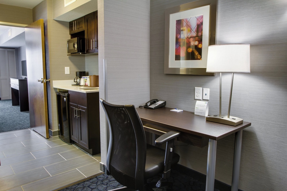 HOLIDAY INN EXPRESS SUITES SIDNEY 60/60