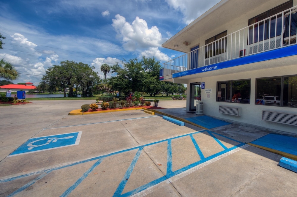 Motel6 Bradenton, FL 48/63