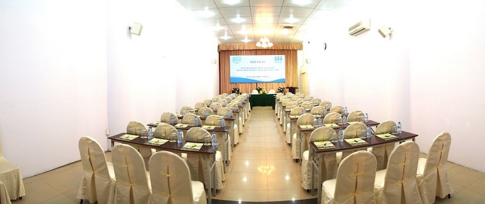 Vietnam Trade Union in Hanoi 42/48