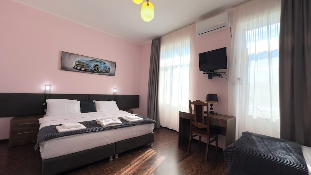 Europa Hotel 9/43