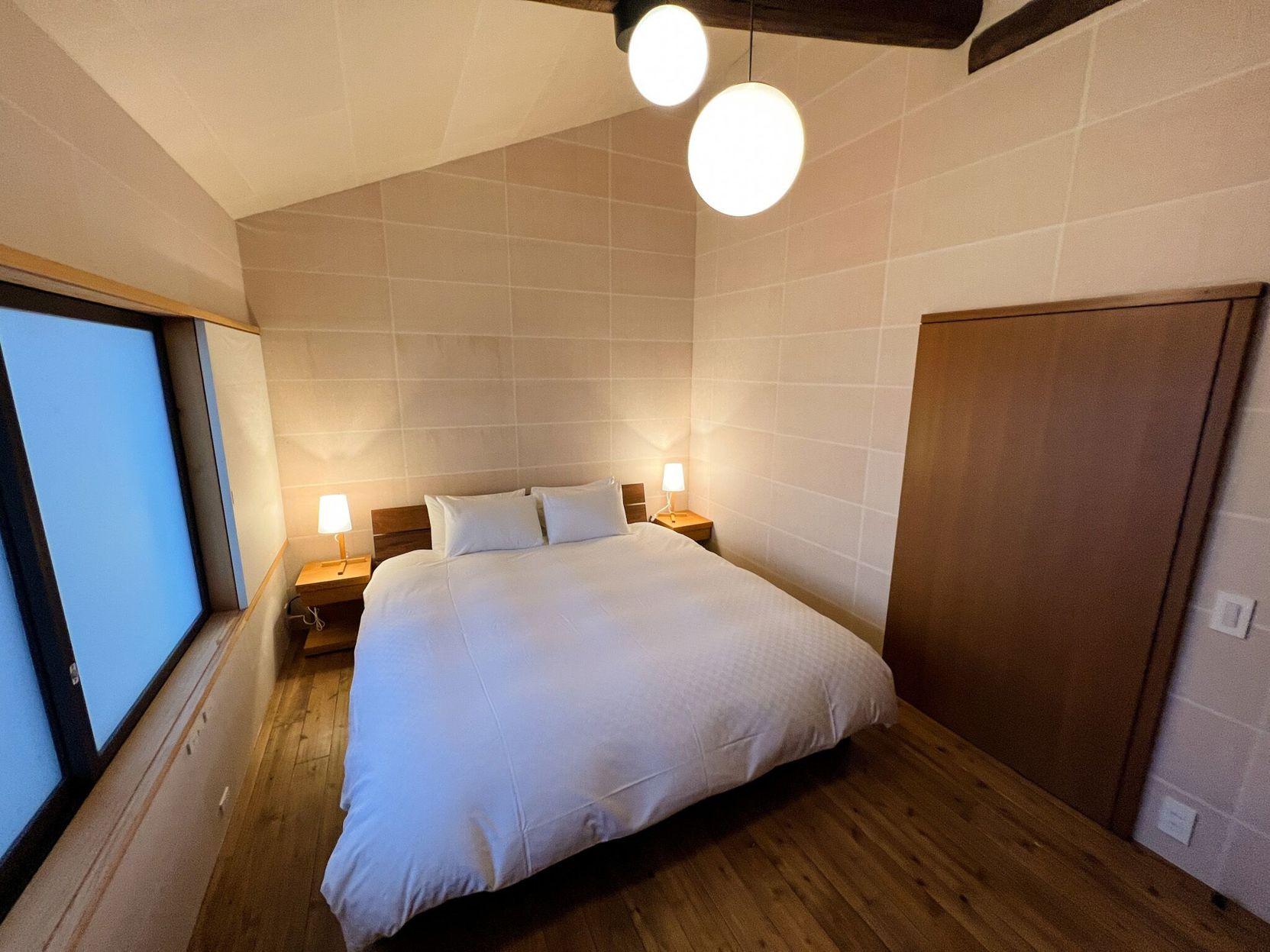 Town House, Single Bed