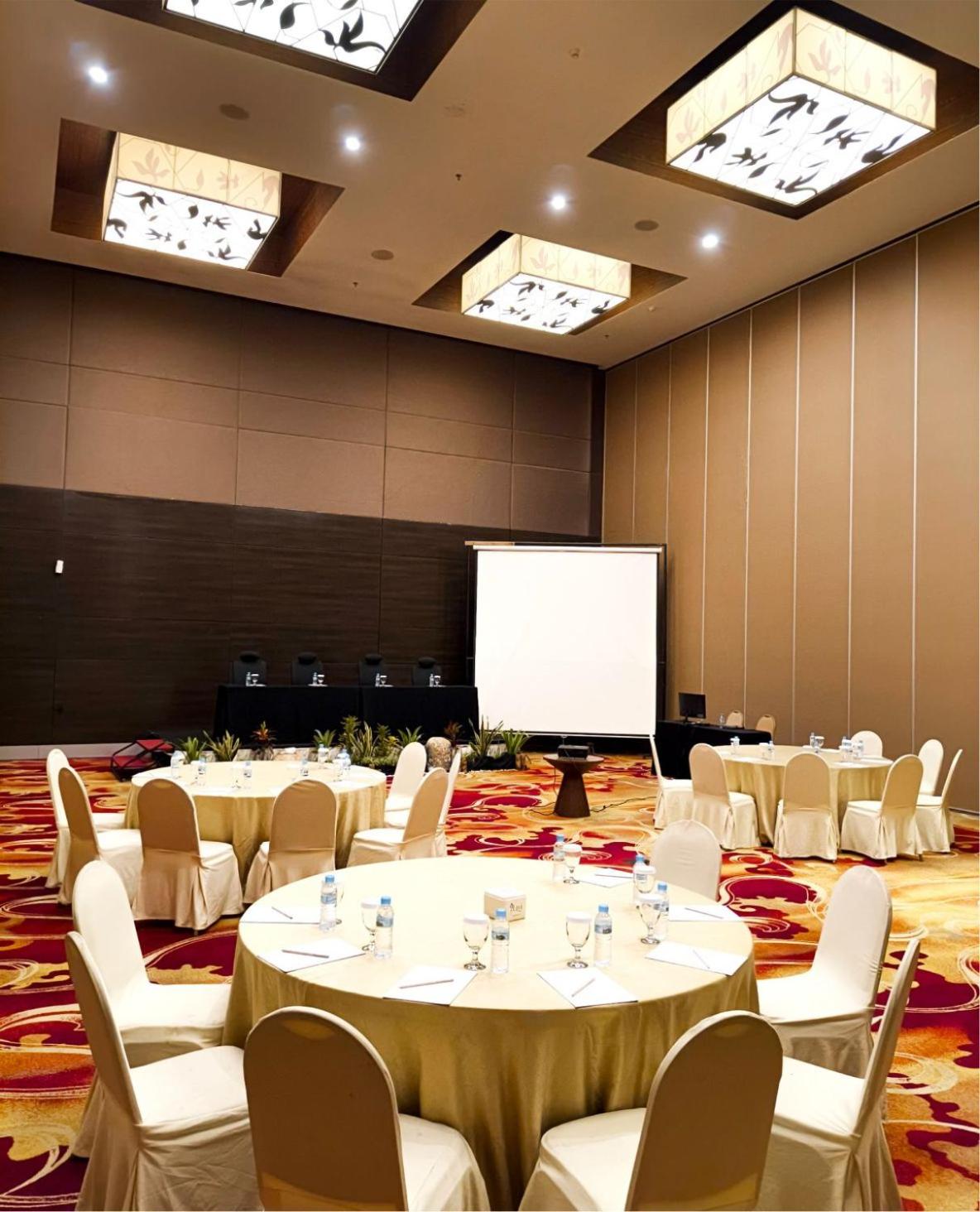 Soll Marina Hotel And Conference Center Bangka 41/47