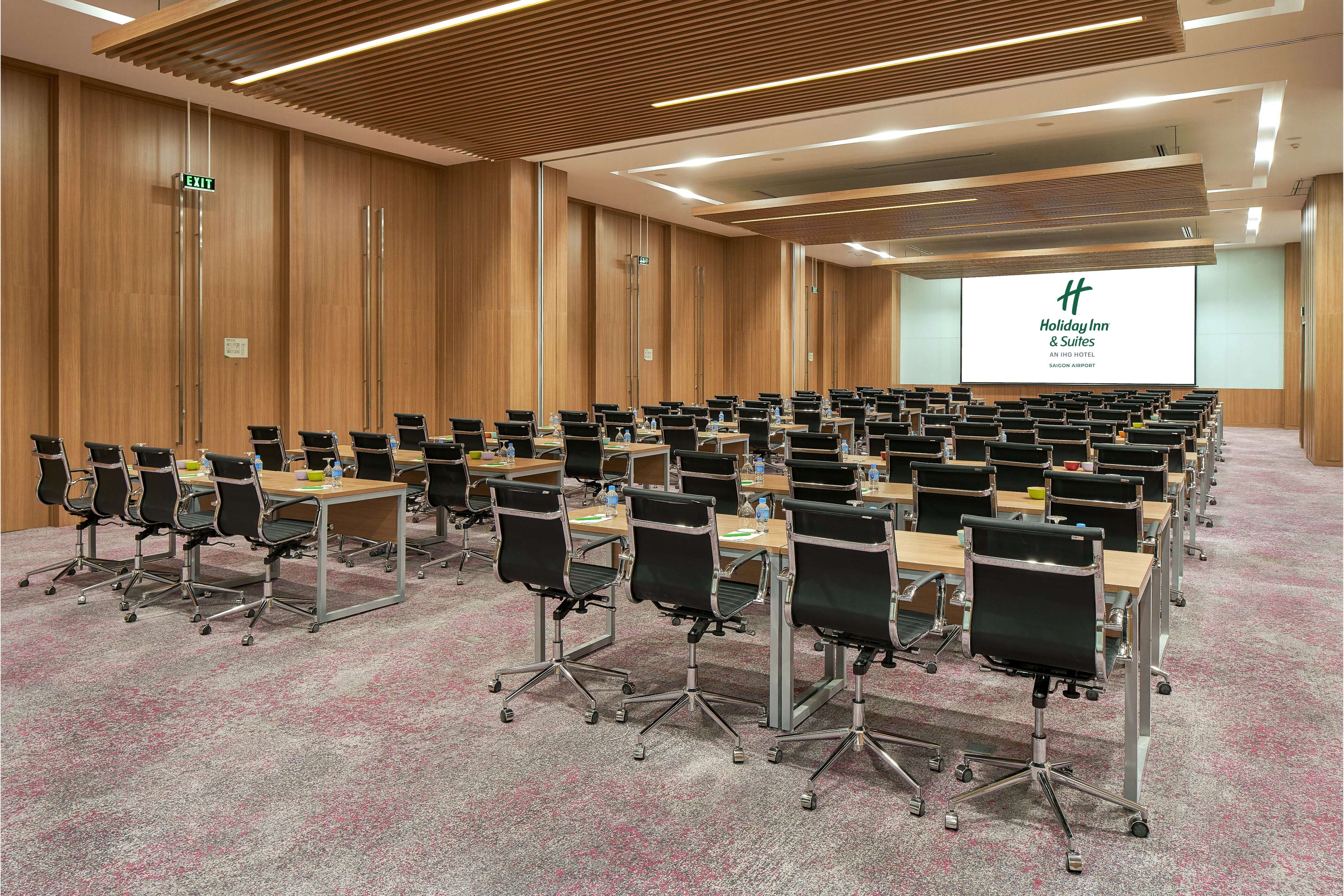 Holiday Inn & Suites Saigon Airport 36/50
