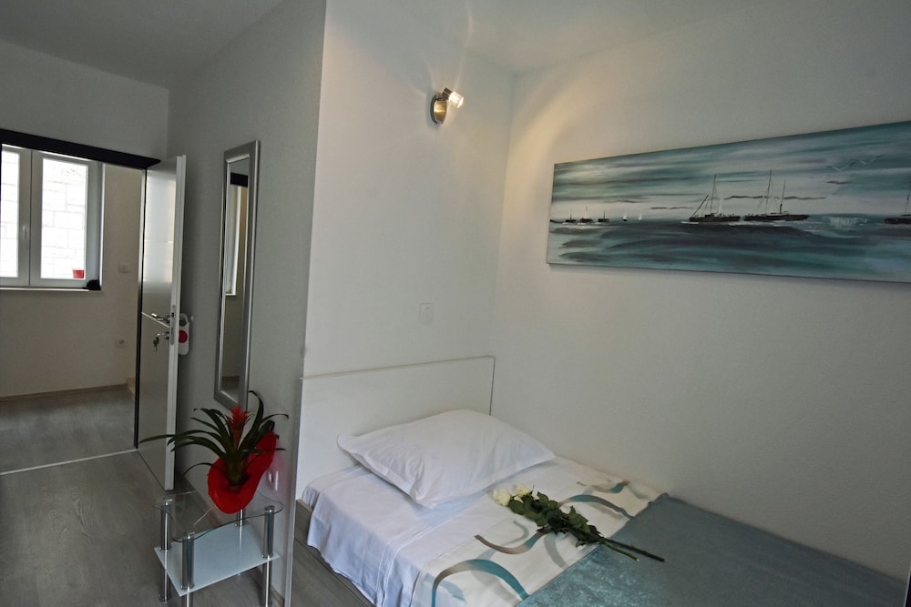 Kuzma Rooms 17/69