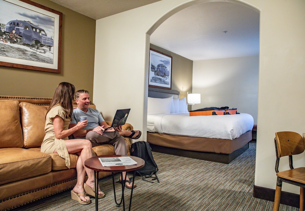 Yellowstone Park Hotel 22/61