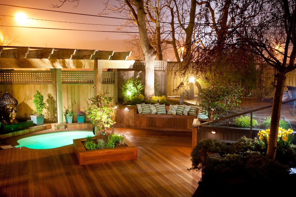 Crowne Pointe Historic Inn Spa 69/75