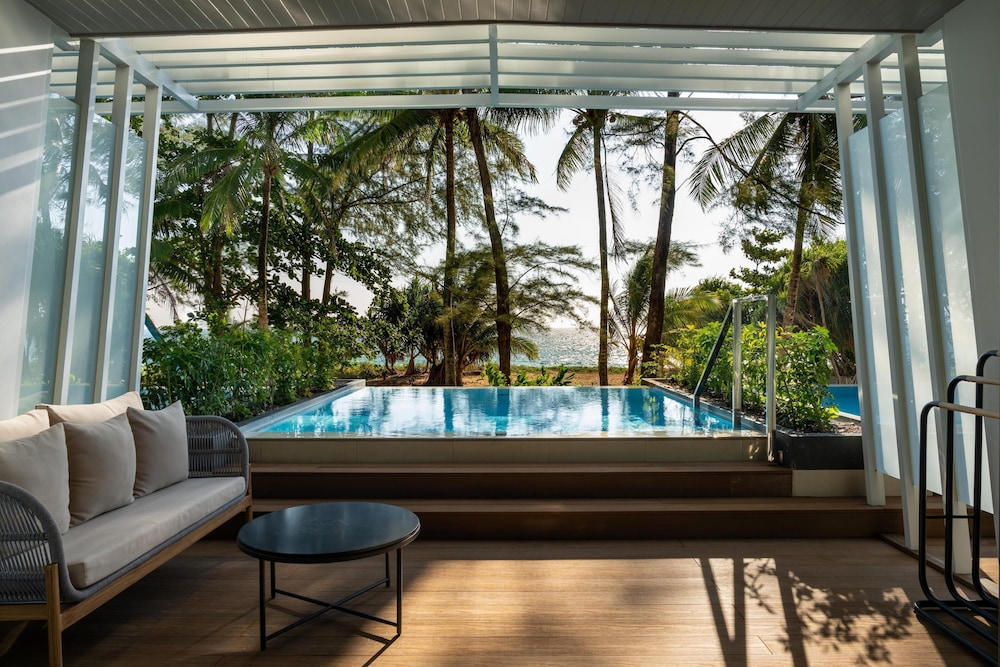 Radisson Blu Resort, Phuket Mai Khao Beach 24/50