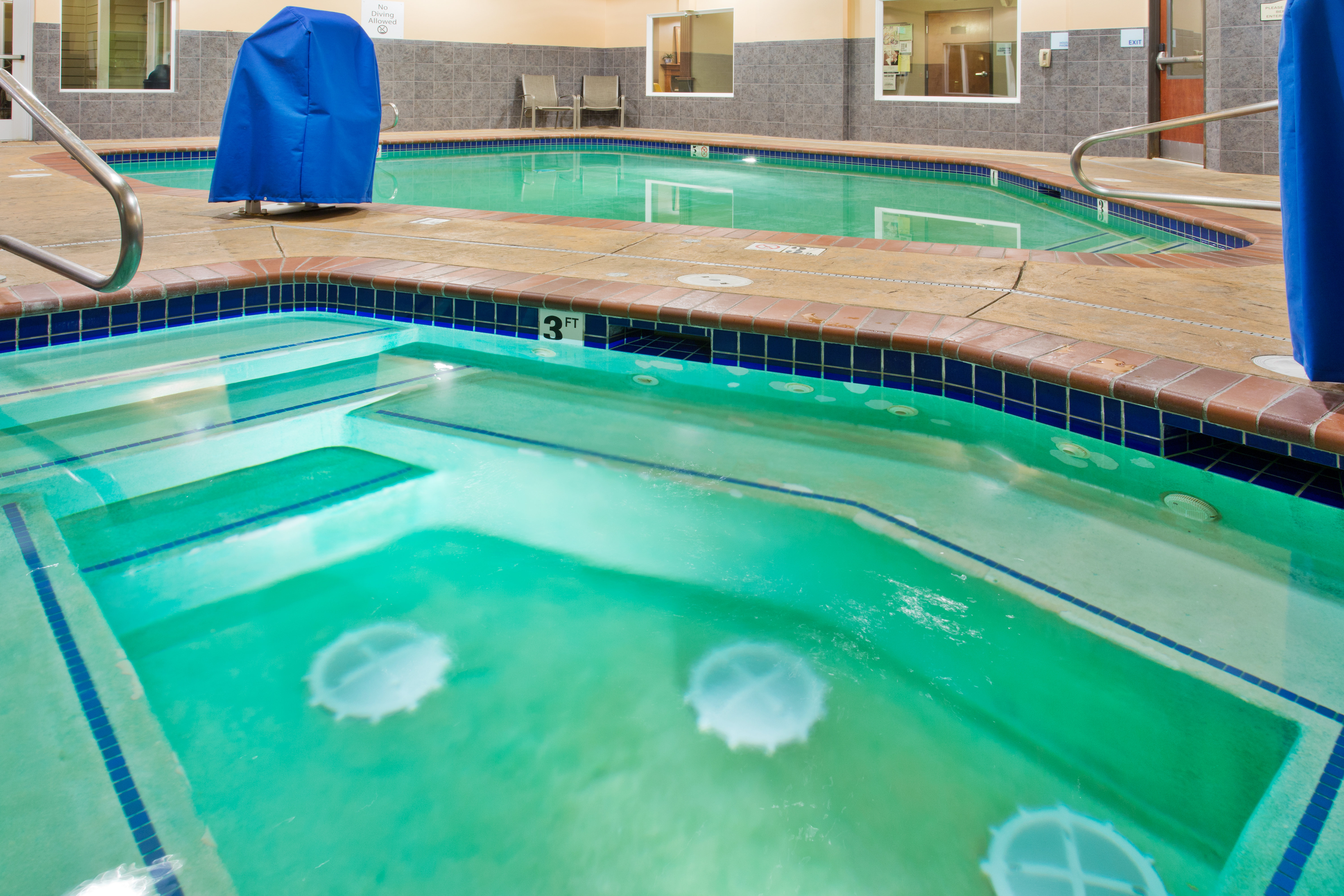 Holiday Inn Express Hotel Suites Astoria 46/69