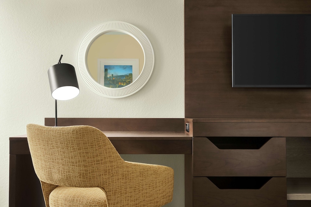 Hampton Inn Houston Hobby Airport photo2