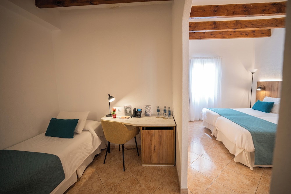 ROOM, TRIPLE, 3 BEDS