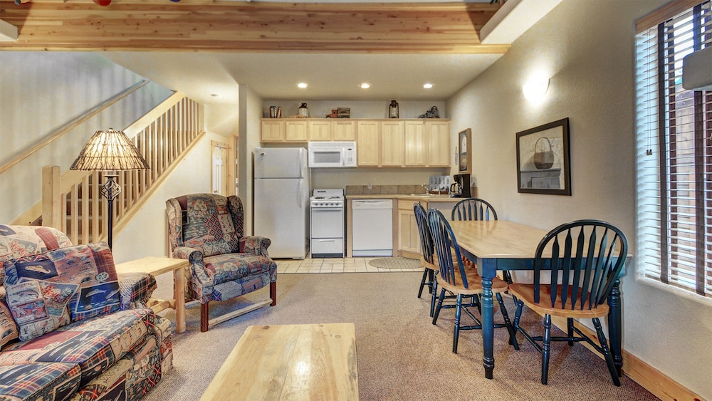 Eagle Fire Lodge Cabins 64/75