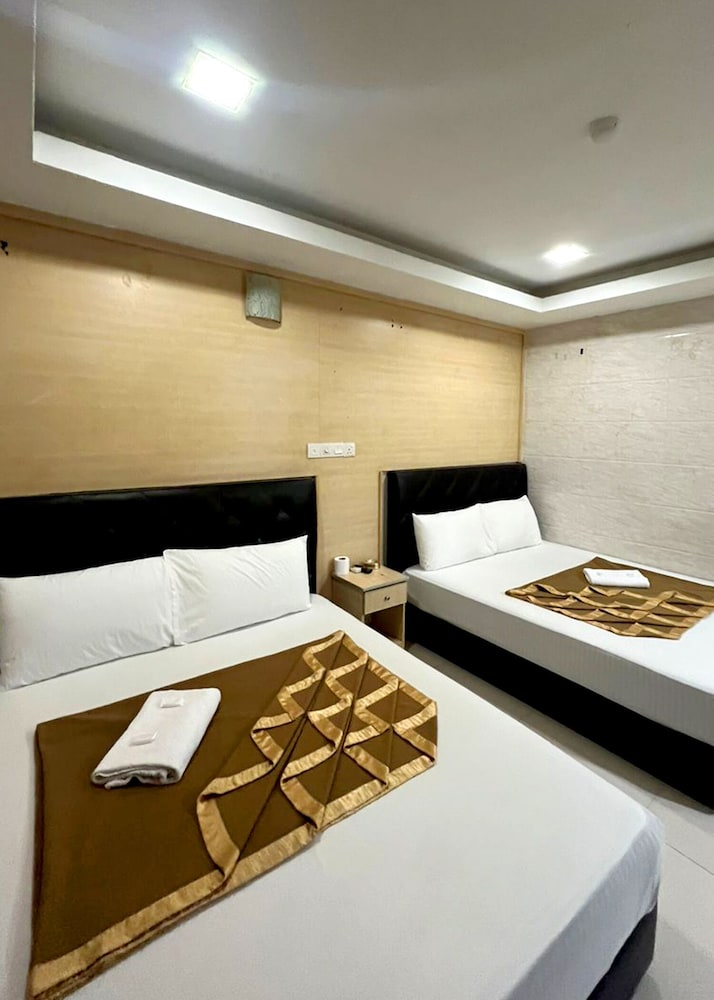 ROOM, QUADRUPLE