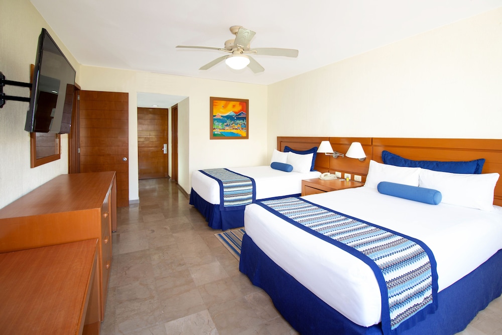 Plaza Pelicanos Grand Beach Resorts 5/65