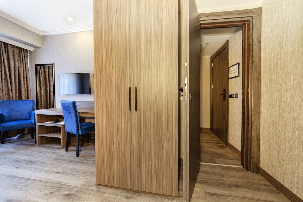 Demiray Hotel 39/50