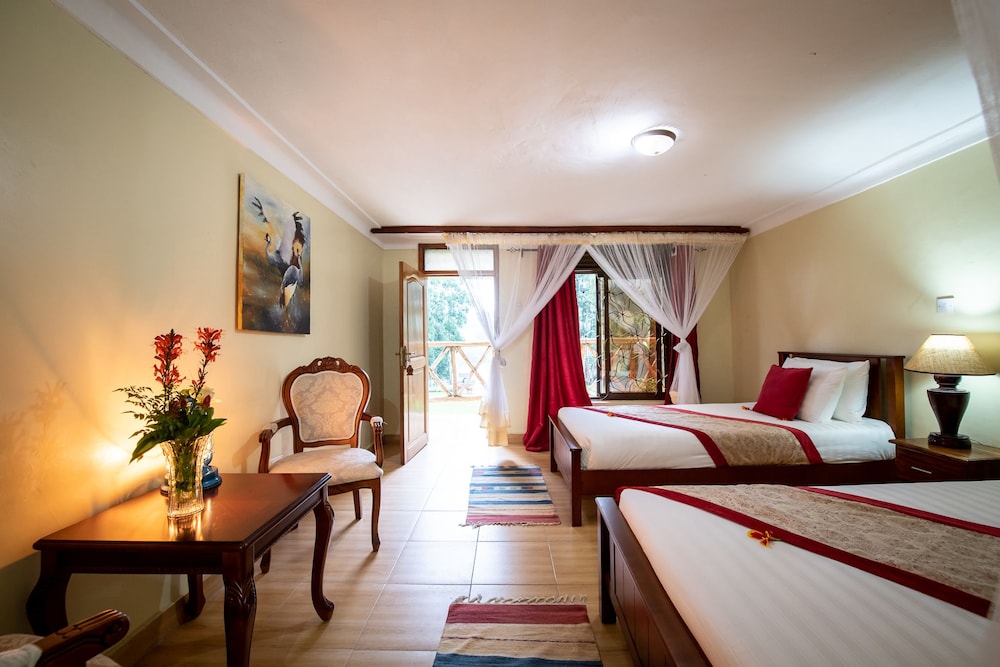 Crater Safari Lodge 6/50