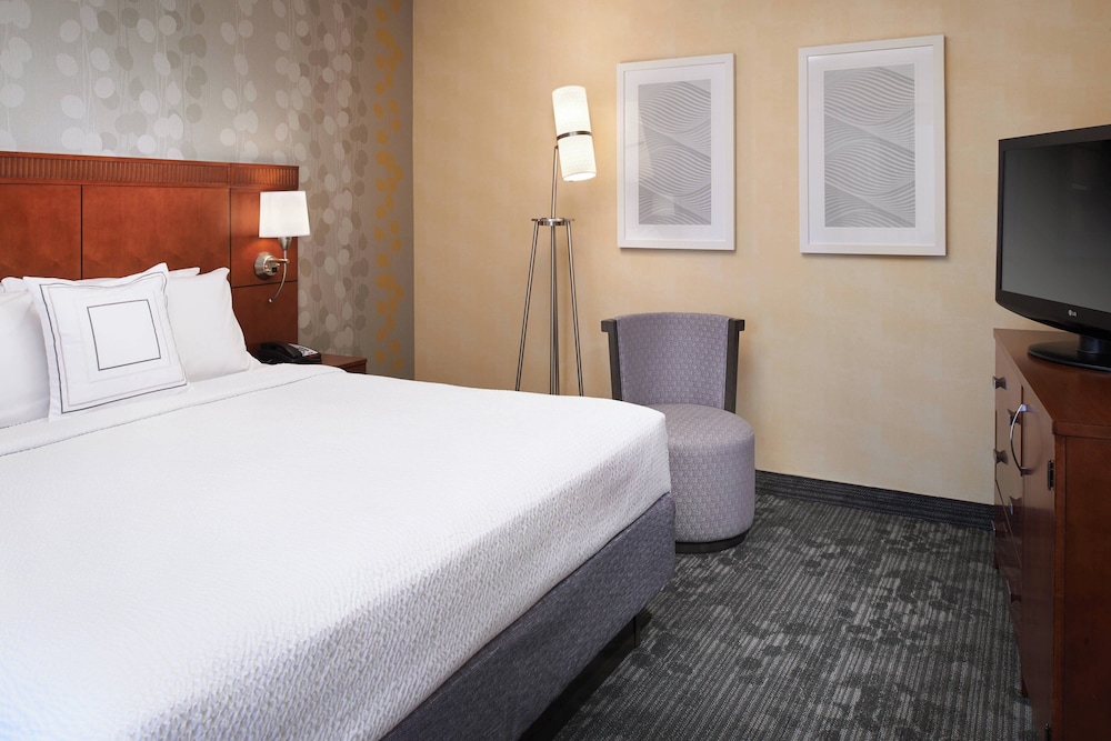 Room at Courtyard by Marriott Chicago Deerfield, DEERFIELD - IL