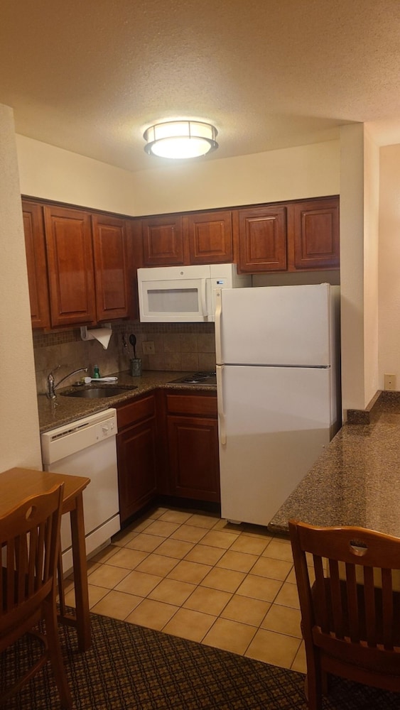 Staybridge Allentown Bethlehem Airport Suites 39/69
