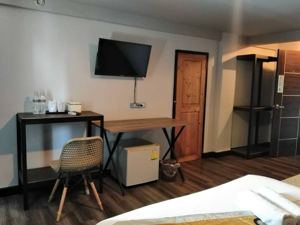 Pimpimarn Beach Hotel 53/66